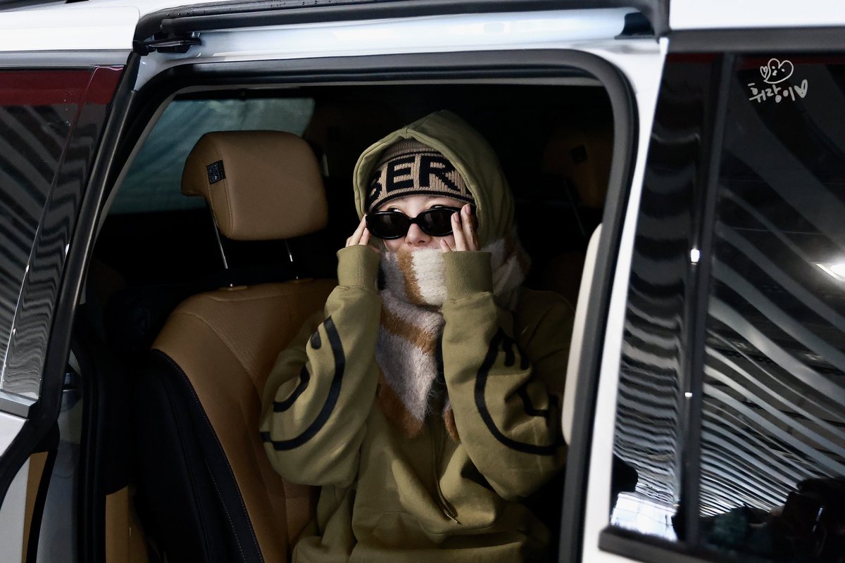 231224 입국 

#휘인 #마마무 #WHEEIN #MAMAMOO