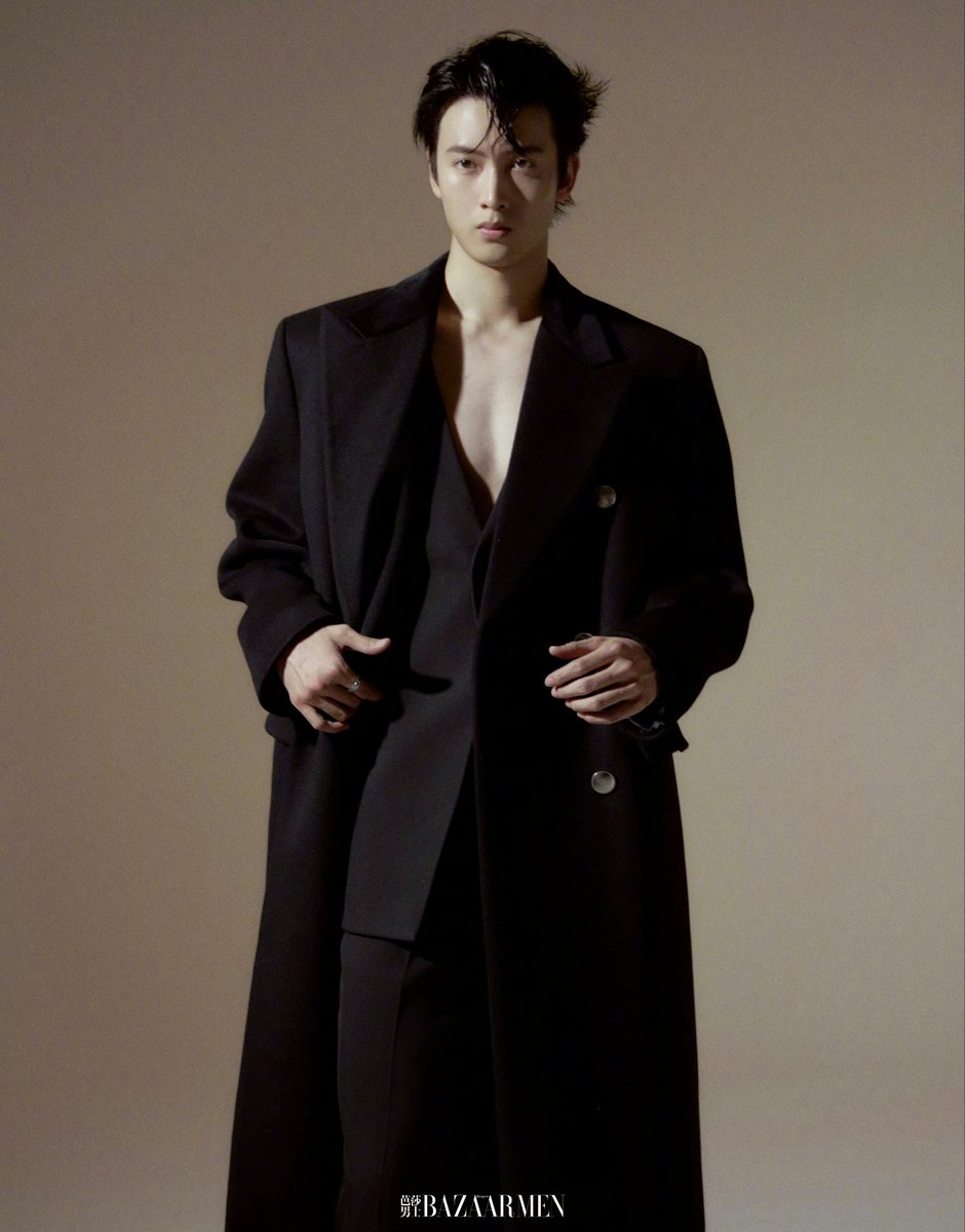 CUVTHFANS's tweet photo. 25.12.23
ในเดือนธันวาคม 
ยูวีได้รับเชิญจาก #BazaarMen 
มาในสไตล์หรูหราและเงีย���สงบ
ในฤดูใบไม้ร่วงและฤดูหนาว
การถ่ายภาพ / @摄影师Ted
 ตัดต่อภาพ / 一门
 ทรงผม / Taoliu
 แต่งหน้า/Rui
 ผู้ช่วย / 小塔

ชอบกันไหมดับลุคนี้เรียบหรู ดูดี ❤️

 #Chenyouwei 
#陈宥维 
#เฉินโย่วเหวย https://t.co/eagbU2n32Z
