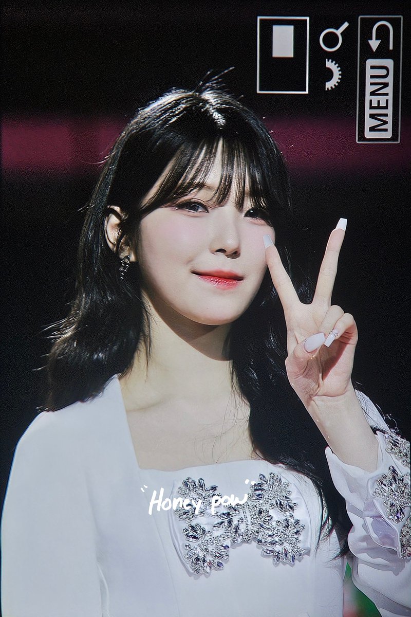 231225

크리스마스도 함께 🎄

#fromis_9 #프로미스나인 #백지헌