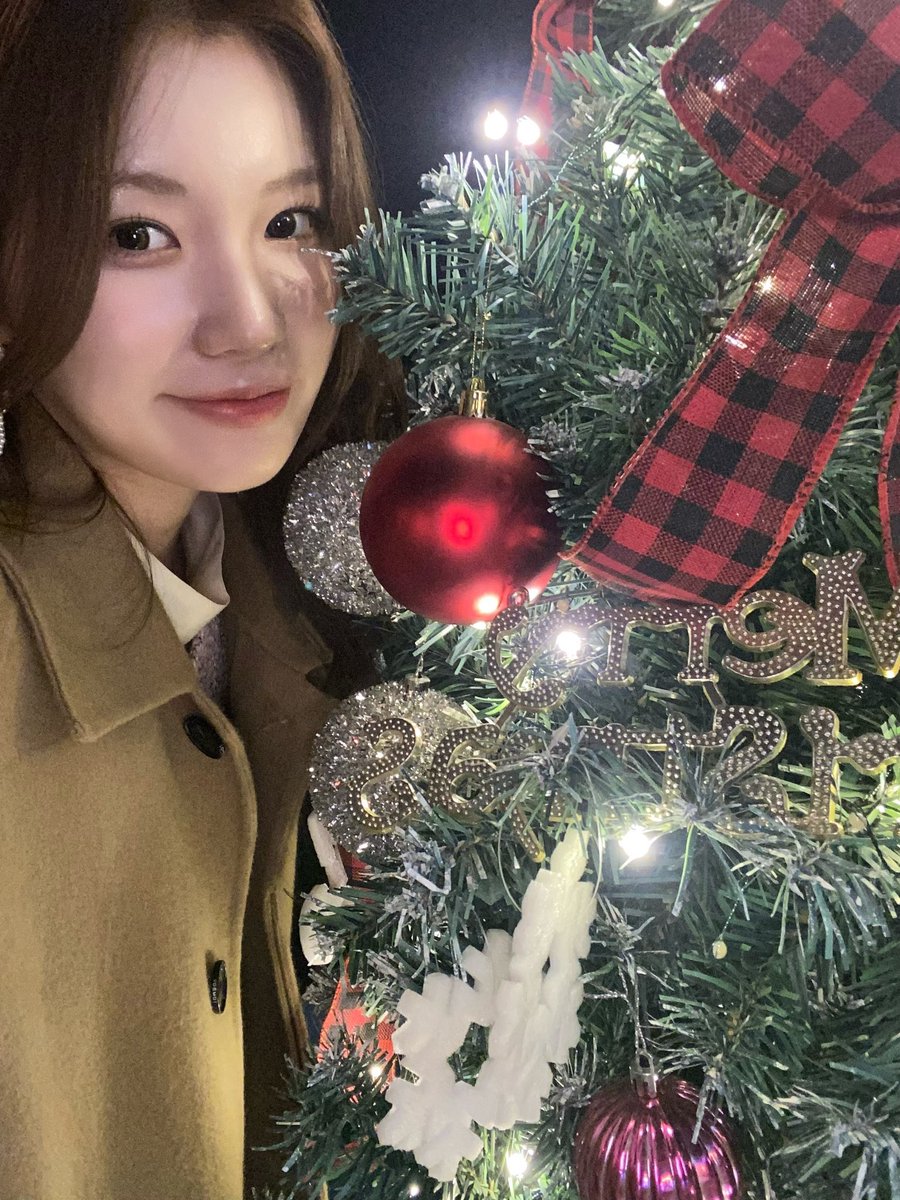 thelovesua's tweet photo. Dear Maeum, may your Christmas be wrapped in love, sprinkled with joy, and adorned with moments of pure magic. Wishing you a Merry Christmas filled with warmth, laughter, and the embrace of those you hold dear. 🎄✨ https://t.co/9rQrjaKsVw