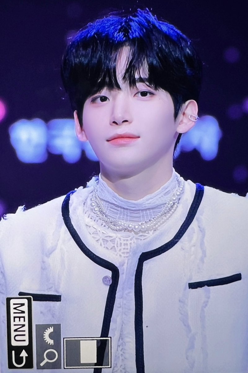 DejaVu0205's tweet photo. 231225 가요대전
#CRAVITY #크래비티 #구정모 #정모 #JUNGMO https://t.co/96xYyrJMUr