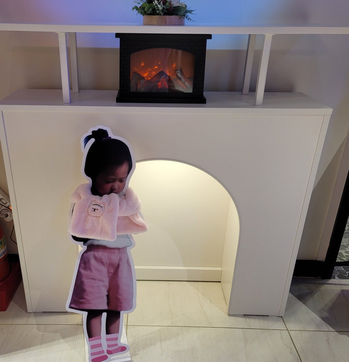 #나의_우주_문별이에게  
#생일을_맞은_문별이다
포토존이 정말 셀 수 없이 많아서 사진찍기 바빴던 곳이에요! 귀여운 아기별이도 곳곳에 있고 특히 프레임도 너무 귀여워서 앓기 비빴던 곳이에요. 별이가 다녀가고 나서 와서 비록 실물은 못 봐서 덕계못이라 너무 슬프지만.. 좋았어요.