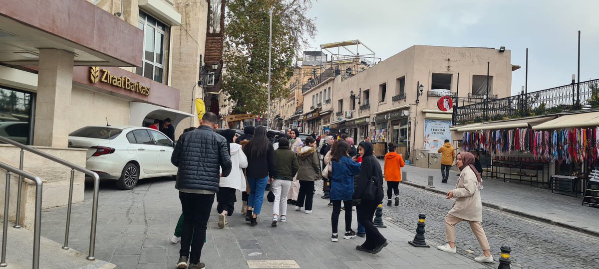 Yaptığımız deneme sınavlarında başarı gösteren öğrencilerimizin motivasyonunu arttırmak ve öğrencilerimize kültürel değerler aşılamak maksadıyla Artuklu Üniversitesine ve kentimizin tarihi turistik yerlerine gezi düzenledik. Öğrencilerimiz başarılarının devamını dileriz.