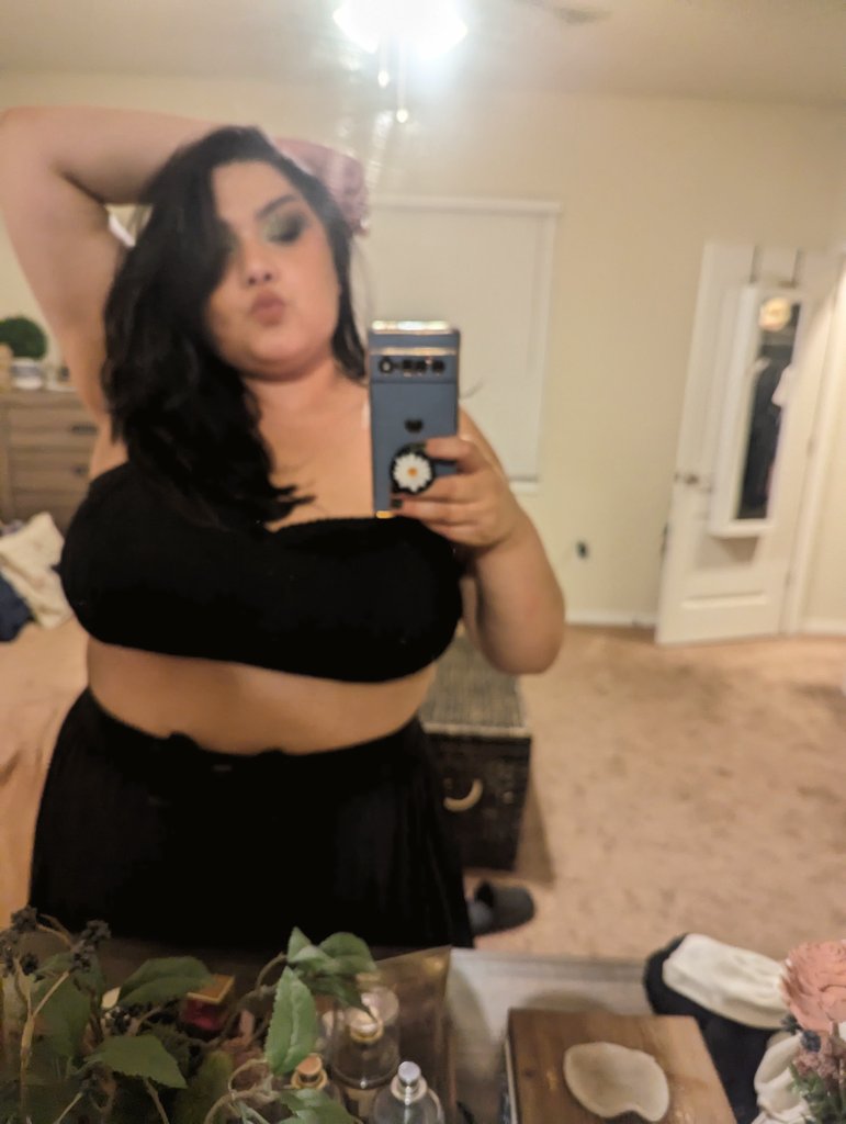 YourGoddessElli's tweet photo. It's Christmas piggies, what are you getting this Ho Ho Ho?

Findomgoddess walletpig humanatm https://t.co/XOTa4JkHMV