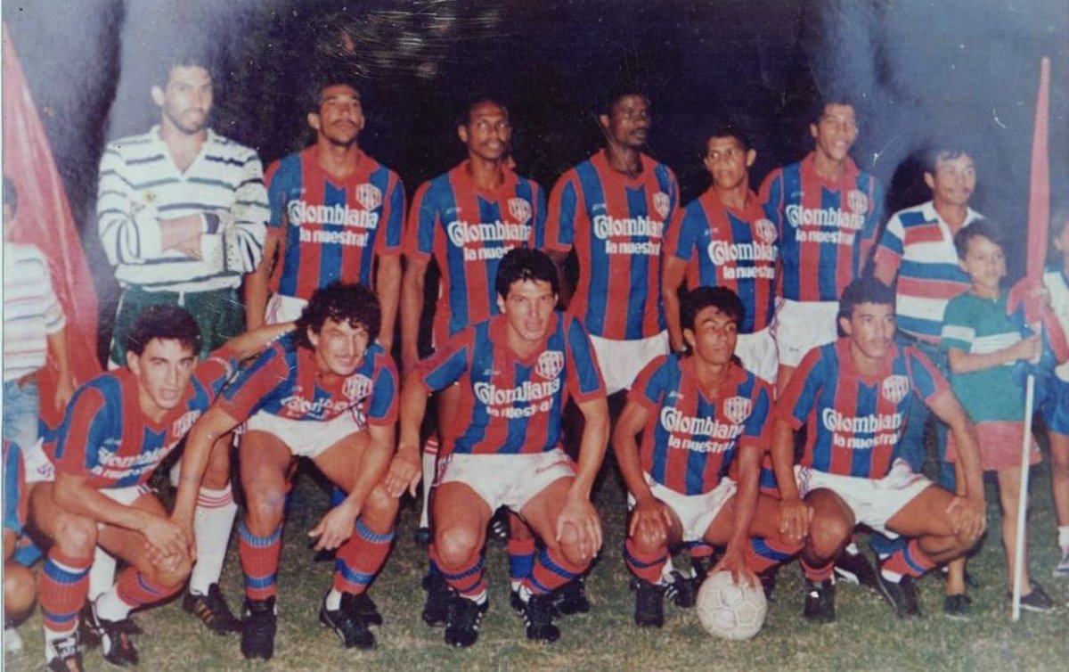 CarlosCamisetas's tweet photo. Unión Magdalena 1990 [Saeta] 🌪️
Camiseta usada por Jairo “Calanche” Sulbarán Q.E.P.D 

@UnionMagdalena @saetasport @Colombiana_LN 

#unionmagdalena #saeta #ciclon #santamarta #coleccion #camisetas #calanche #carlosparejo #coleccionista #colombia #azulyrojo #pasion #locura https://t.co/oj9tXMegF2