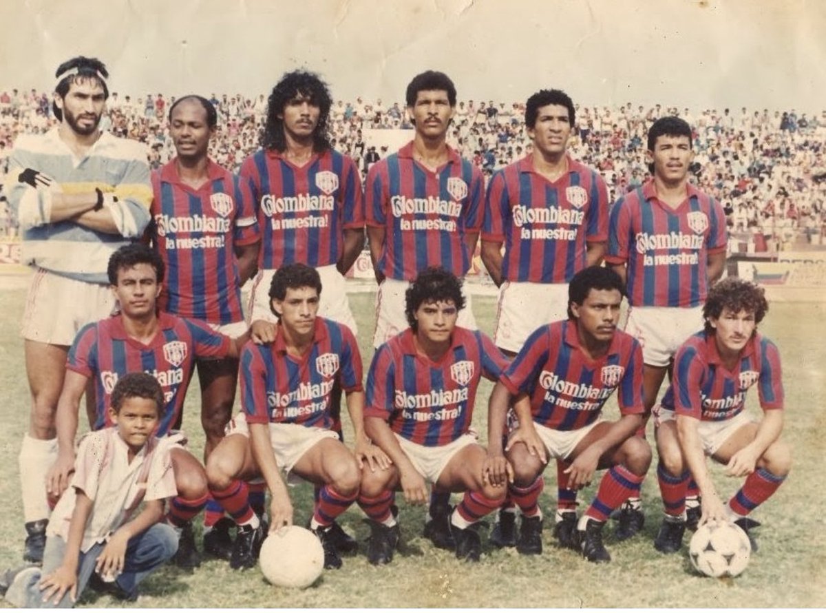 CarlosCamisetas's tweet photo. Unión Magdalena 1990 [Saeta] 🌪️
Camiseta usada por Jairo “Calanche” Sulbarán Q.E.P.D 

@UnionMagdalena @saetasport @Colombiana_LN 

#unionmagdalena #saeta #ciclon #santamarta #coleccion #camisetas #calanche #carlosparejo #coleccionista #colombia #azulyrojo #pasion #locura https://t.co/oj9tXMegF2
