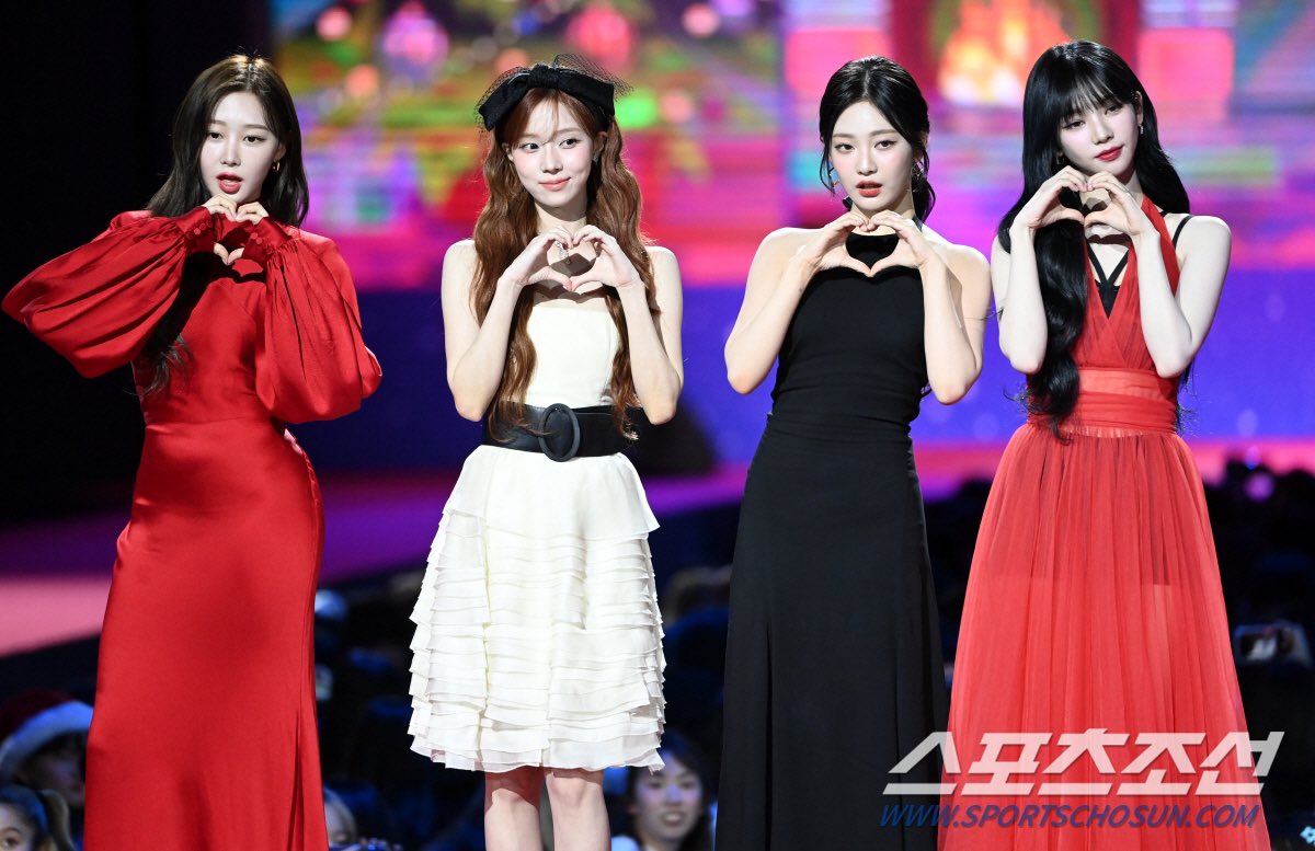 kchartsmaster's tweet photo. aespa at the 2023 SBS Gayo Daejeon red carpet. https://t.co/kjqsi1tCA4