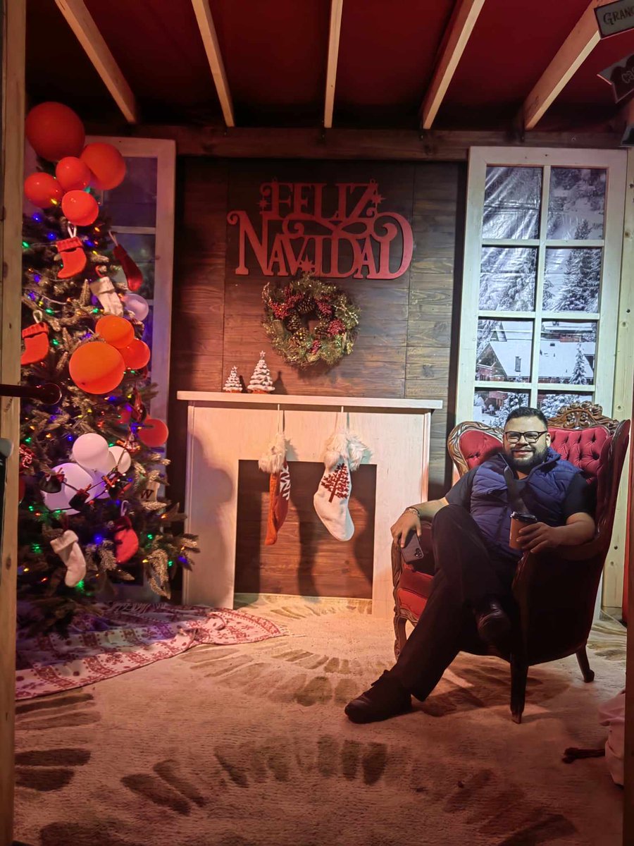 Les deseo una feliz navidad 2023 en la comodidad de sus hogares con sus familiares y seres amados.. coman mucho, regalen amor, paz y perdón🫰

#fypシ゚viral #psicoterapeuta #paratii #psicologo #merrychristmas #paz #amor #perdón #familia #comida