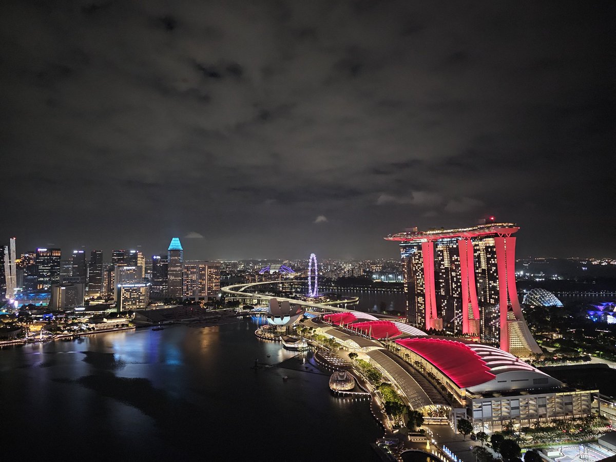 lustingromeo's tweet image. 圣诞节没领到礼物的，到我这里领个37℃的拥抱

38，9度的外面现在很多，注意哦 🤣

Merry Christmas! 🥳