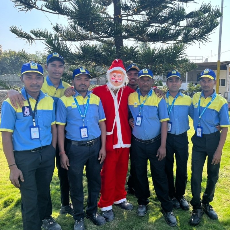 Christmas Greetings!! ✨️🎉🎊
Christmas celebrations in Vapi Sales Area across various Retail Outlets 
#MerryChristmas2023 🎅🎄
<a href="/BPCLimited/">Bharat Petroleum</a> <a href="/BPCLRetail/">BPCL Energy Stations</a> <a href="/BpclGujarat/">BPCLGujarat</a> <a href="/kulsachin2412/">Sachin kulkarni</a> <a href="/johnbpcl/">John Thomas</a>