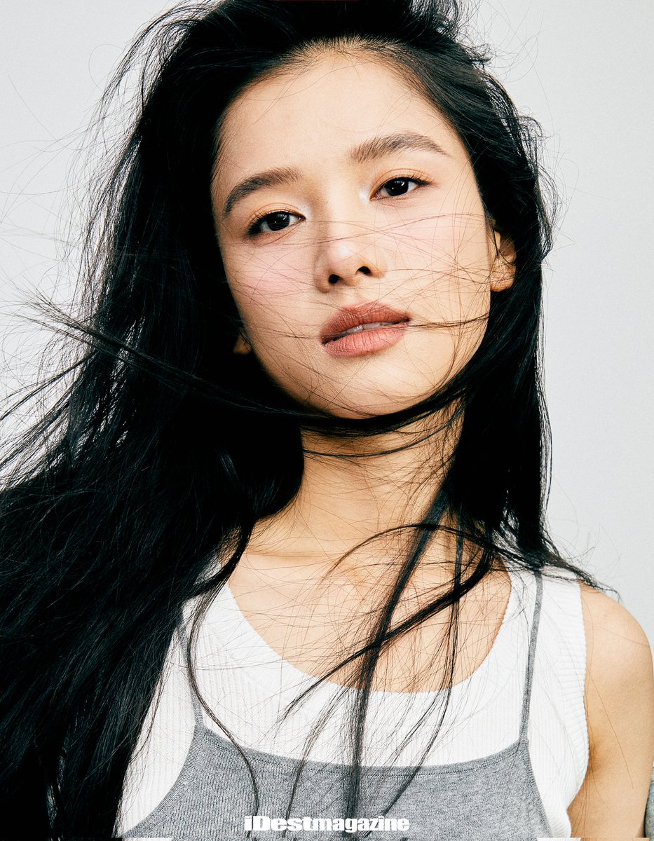 PrincessJINGYI's tweet photo. "I will definitely shoot costume dramas. Since acting, you can't only shoot one subject forever," she laughed. "The most important thing is that the story itself can move me."#ZhangJingyi
#iDestMagazine https://t.co/PcMdBE0wkl