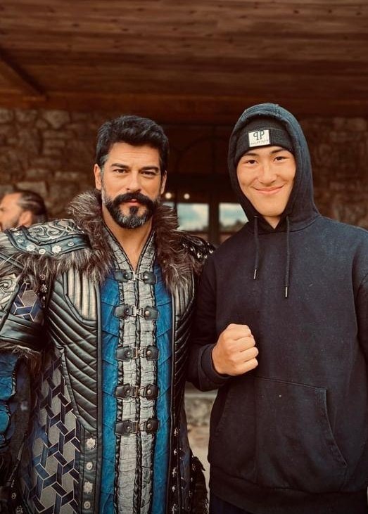 " حديث في النشر " النجم بوراك اوزجيفيت من موقع تصوير مسلسل المؤسس عثمان

#KuruluşOsman 
#BurakÖzçivit