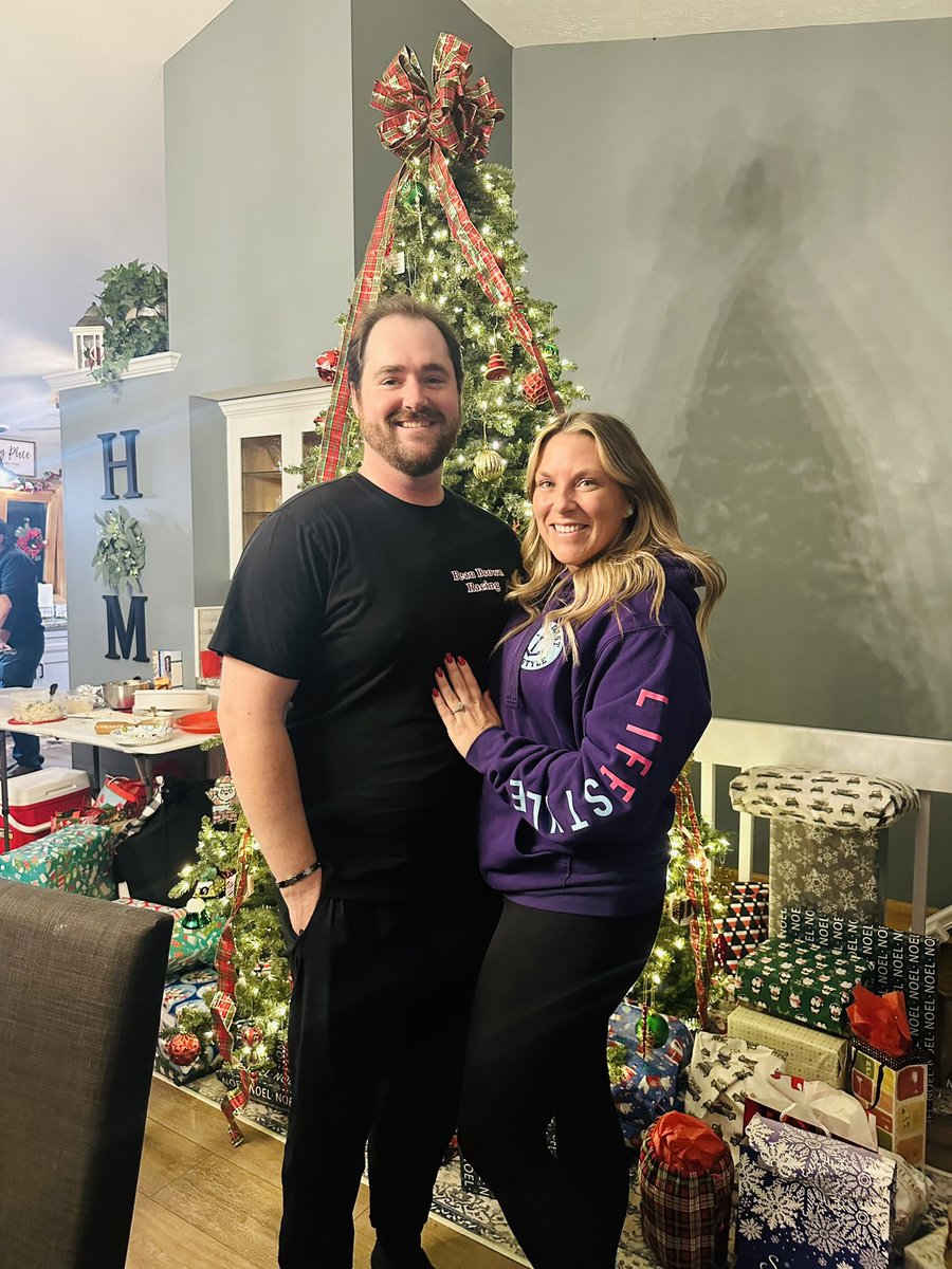 “Maybe Christmas, he thought, doesn't come from a store. Maybe Christmas, perhaps, means a little bit more.”💛💍 <a href="/BeauBr8wn/">Beau Brown</a>