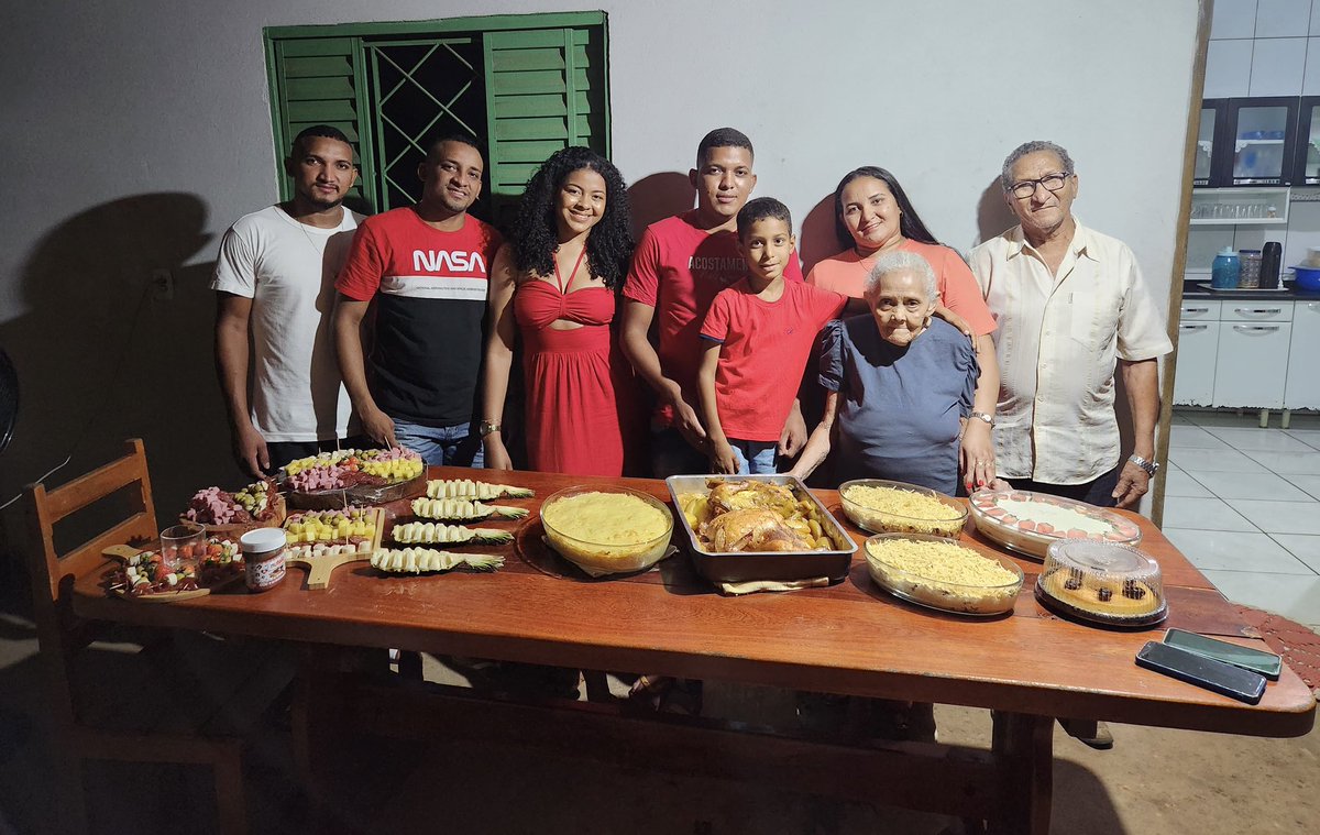 Jugomesoficial's tweet photo. Pai, muito obrigada por ter me dado forças quando eu pedi, hoje eu entendo todas as lições que você fez eu passar… obrigada por esse previlégio de está comemorando essa data tão especial com minha família… obrigada por não ter deixado eu desisti da minha vida… ❤️🙏🏻 https://t.co/qo5JZieCoi