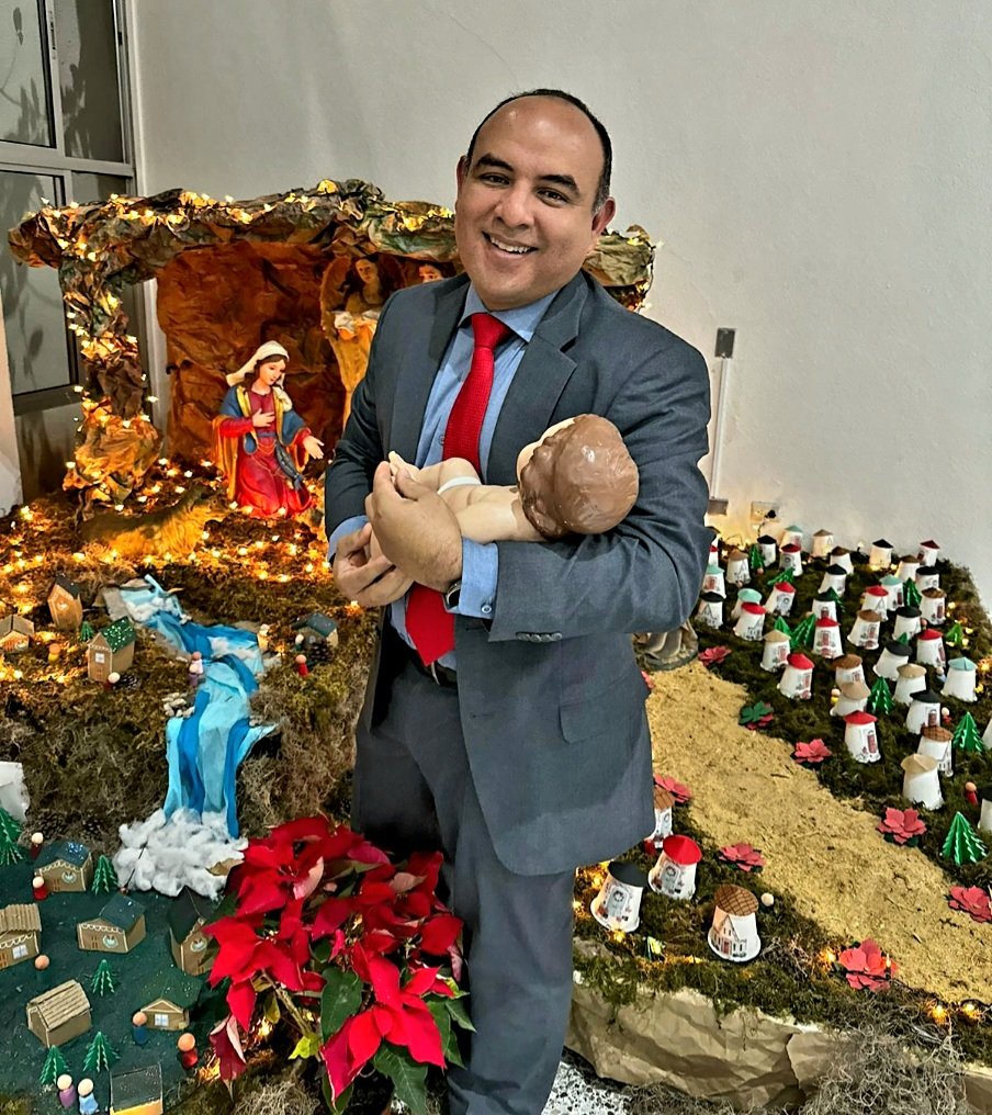Felíz navidad!!!! El Hijo del Dios altísimo ha nacido para la redención de la humildad! Que Dios nazca en los corazones de cada uno y derrame bendiciones sobre el mundo entero!!!!