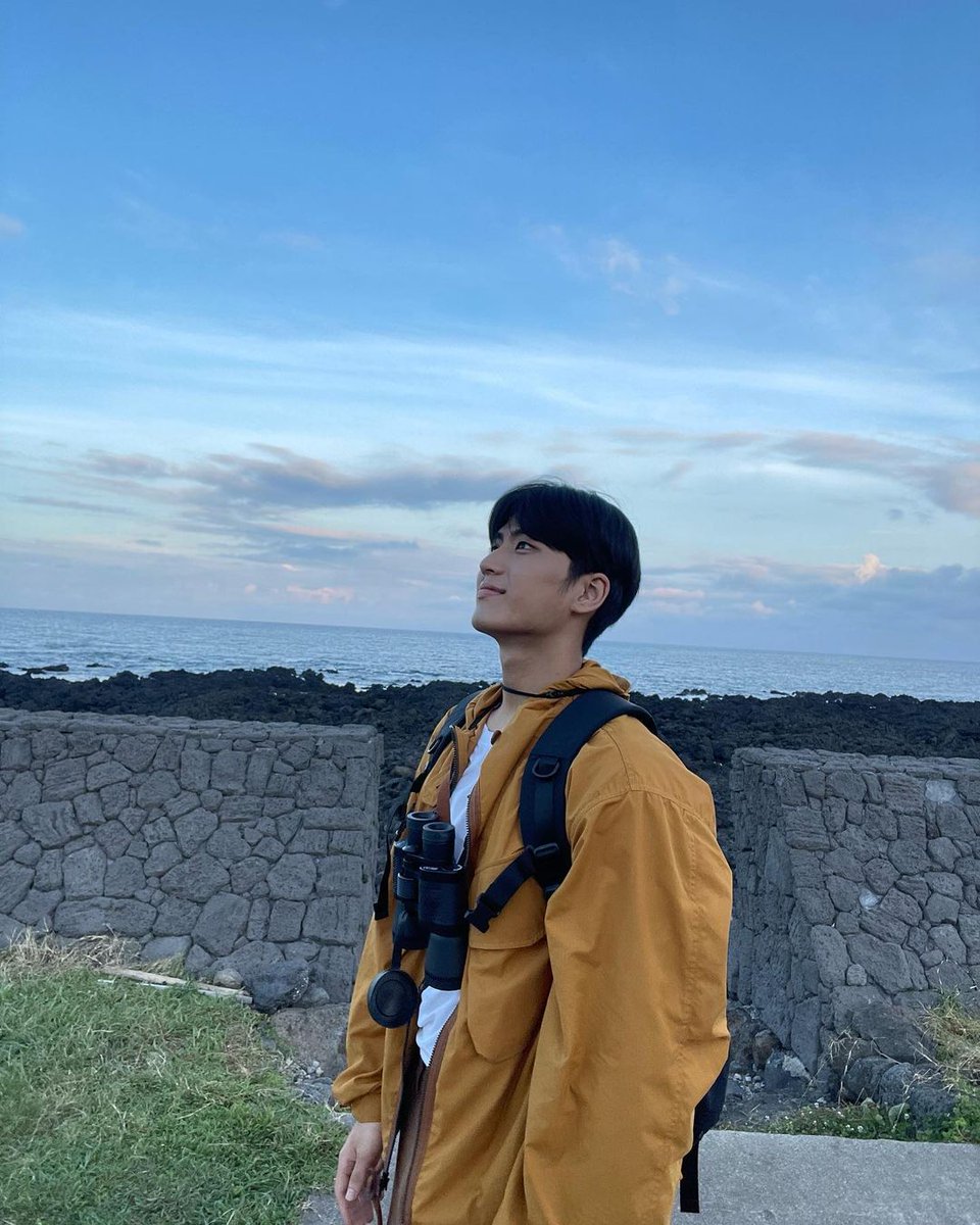 nophiasandverb's tweet photo. Kim Minchul Instagram update🤍🐬
'#WelcomeToSamdalri #WaitingForSanta #MerryChristmas'
He always serving finest boyfriend look✨ I can't handle this charm🫠
#KimMinChul #김민철
#WelcomeToSamdalri
#웰컴투삼달리 https://t.co/AjHtSpXcww
