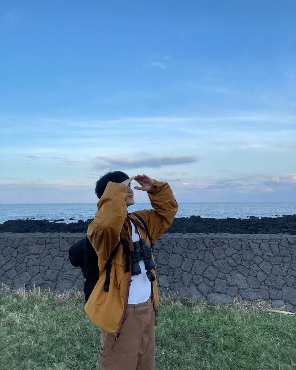 nophiasandverb's tweet photo. Kim Minchul Instagram update🤍🐬
'#WelcomeToSamdalri #WaitingForSanta #MerryChristmas'
He always serving finest boyfriend look✨ I can't handle this charm🫠
#KimMinChul #김민철
#WelcomeToSamdalri
#웰컴투삼달리 https://t.co/AjHtSpXcww