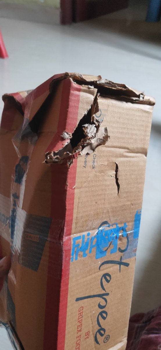 StarryRomero27's tweet image. What nonsense @Flipkart, @flipkartsupport is this, getting Handling fee from my(customers)side, But..

This is how you present an delivery parcel

Is this good?

#worstflipkart
#cheapservice