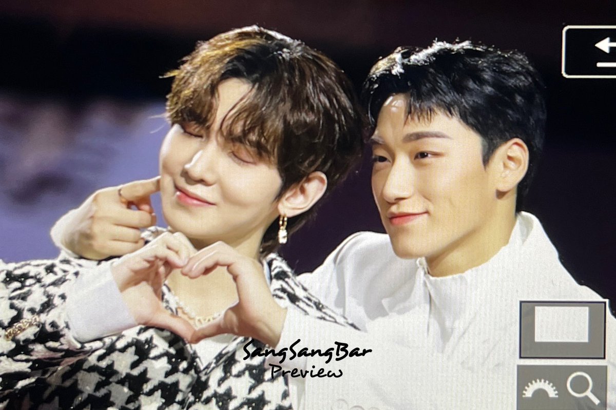 SangSangBar615's tweet photo. 231225 가요대전 레드카펫 preview

귀여웡🥰

#ATEEZ #에이티즈 #YEOSANG #강여상 #여상 #SAN #산 https://t.co/1PwhZVJy4d