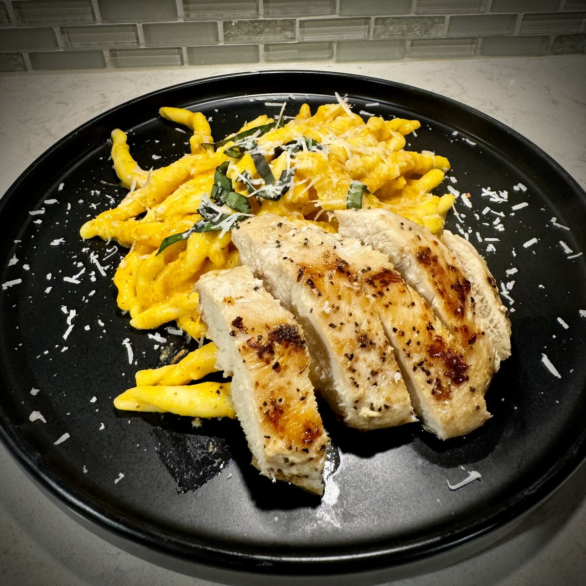 DrLCsquare's tweet photo. Fresh sungold tomato pasta with grilled chicken. #ChemistsWhoCook #PastaIsLife https://t.co/I3fPtICQ9a