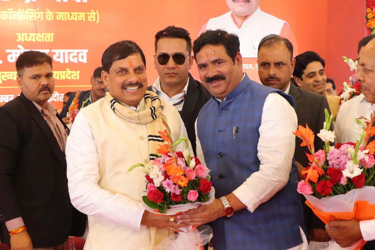 ChawdaJaypal's tweet photo. इंदौर को अनेकों सौगात देने पधारे
प्रदेश के यशस्वी मुख्यमंत्री माननीय श्री डॉ मोहन यादव जी का हार्दिक स्वागत,अभिनंदन किया।
@PMOIndia @narendramodi @JPNadda @vdsharmabjp @ChouhanShivraj @shivprakashbjp @HitanandSharma @ajayjamwalbjp @BJP4India @BJP4MP
#Ida #idaindore #indorecity
https://t.co/lqVtWpQ2nu