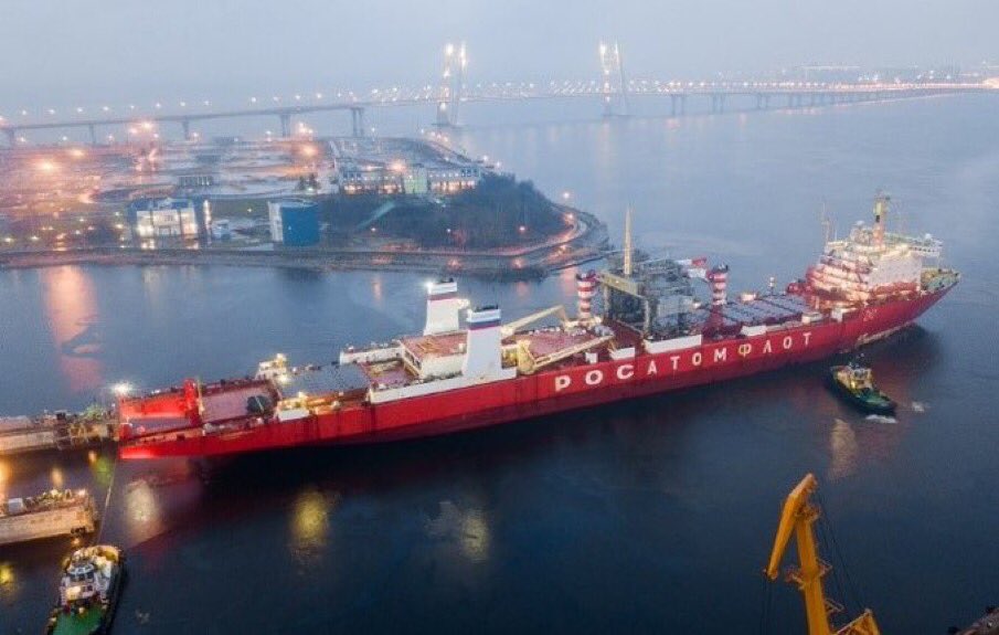 Auf dem atomgetriebenen Containereisbrecherfrachtschiff Sevmorput, brannte im Hafen von Murmansk . Sogar da geschehen Raucherunfälle ...