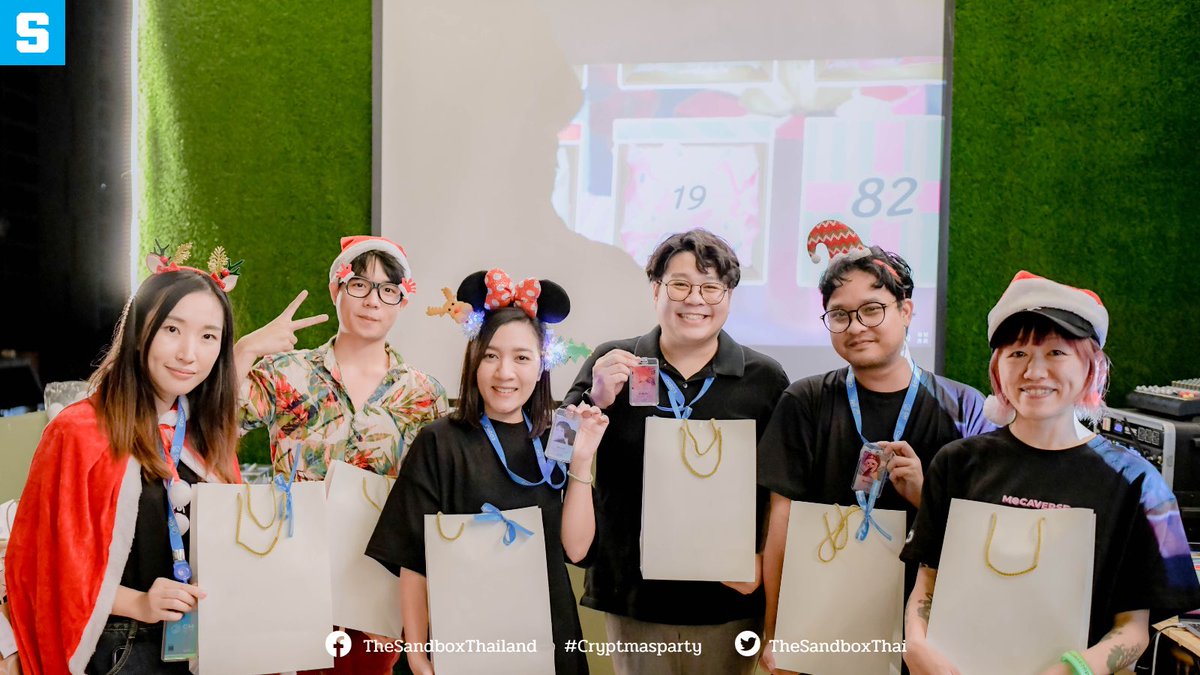 TheSandboxThai's tweet photo. ✨Yo Ho Ho!✨ #SandFamTH 🎄
วันนี้มัดรวมบรรยากาศ งานมีตติ้งส่งท้ายปี Cryptmas Party 2023 มาฝาก งานรวมตัวกว่า 10 คอมมูนิตี้ในไทย เฉลิมฉลอง และอัปเดตเรื่องราวเกี่ยวกับ #NFT, #Blockchain และ #Web3 พร้อมไฮไลท์เกมสนุกๆ จับฉลากแลกของขวัญ
#CryptmasParty #TheSandbox #TheSandboxTH #SANDFam #SANDFamTH