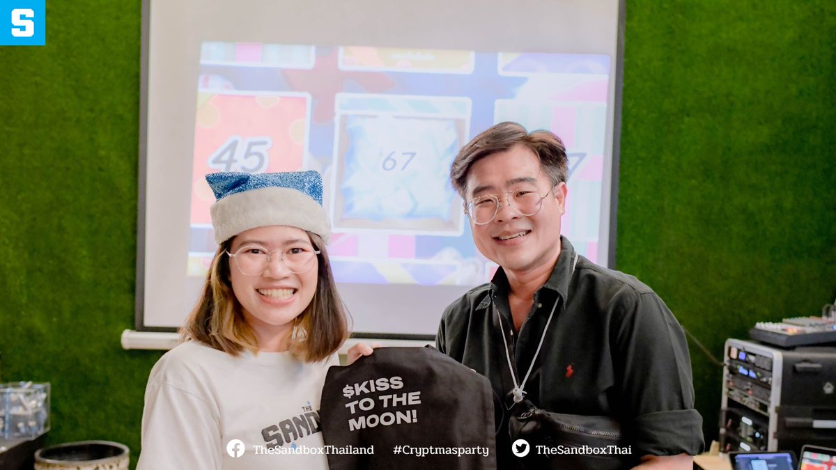TheSandboxThai's tweet photo. ✨Yo Ho Ho!✨ #SandFamTH 🎄
วันนี้มัดรวมบรรยากาศ งานมีตติ้งส่งท้ายปี Cryptmas Party 2023 มาฝาก งานรวมตัวกว่า 10 คอมมูนิตี้ในไทย เฉลิมฉลอง และอัปเดตเรื่องราวเกี่ยวกับ #NFT, #Blockchain และ #Web3 พร้อมไฮไลท์เกมสนุกๆ จับฉลากแลกของขวัญ
#CryptmasParty #TheSandbox #TheSandboxTH #SANDFam #SANDFamTH