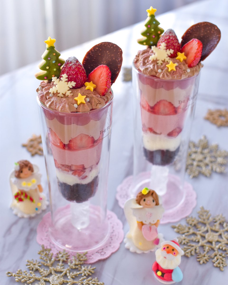 yuni_sweets's tweet photo. Merry Christmas 🎄🎅

余った材料詰め込んだ
クリスマスパフェと
娘のクリパに
勝手に差し入れした
3色のスノーボール🥹

世界中が幸せなクリスマスで
ありますように🍀 https://t.co/MPbg60W4yr