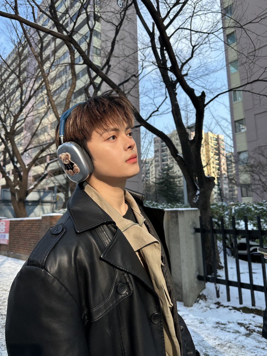 official_newID's tweet photo. [#THAD]
I now know what it feels like to be a Christmas ham in the freezer after Noche Buena 🥶❄️ MerRrRrrry Christmas guys~ !! 

You're always with me,

Thaddy 🧸

#New_ID #뉴이드 #THAD #타드 https://t.co/0f1yT5oOXC