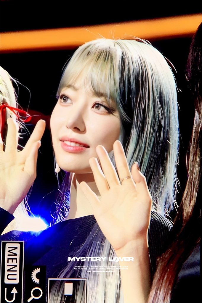 39MysteryLover's tweet photo. 231225 SBS 가요대전
메리 크리스마스🎄🩶
#LE_SSERAFIM #르세라핌 #宮脇咲良 #SAKURA #사쿠라 #ックラ https://t.co/YvTJ4oIRPu