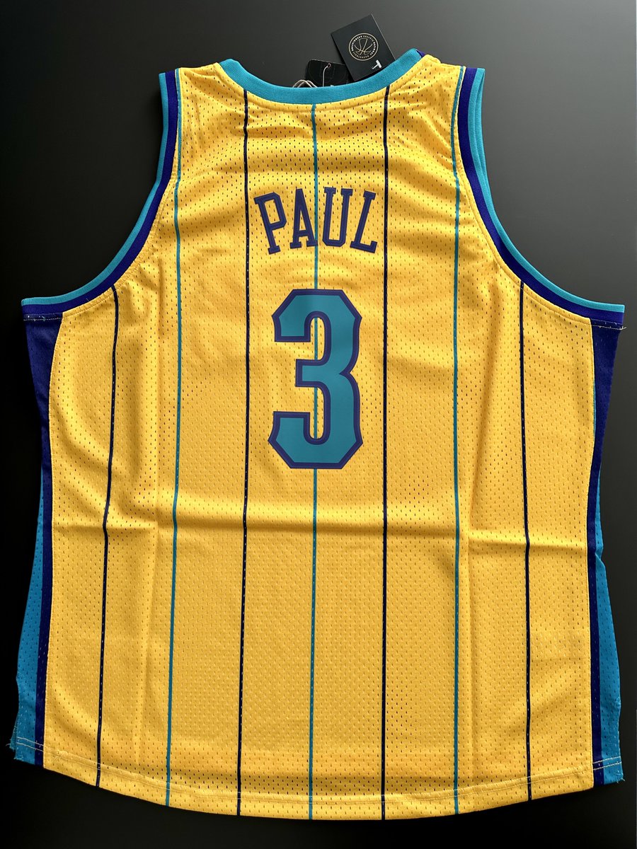 DelbonoRoberto's tweet photo. Auto regalo di Natale.. #131 e #132 #Nbacollection #NBA @mitchell_ness @ZenoPisani https://t.co/XQ0zFNV8ol