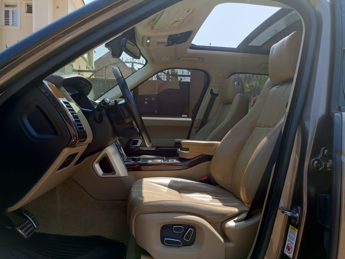 Pristine_Autos1's tweet photo. 🤳 *Range Rover*
◐➖➖➖➖➖➖➖➖◑ 
✨Fullest Option
◐ *Year:* 2016 Model
◐ *Status:* Unregistered 
◐ *Duty:* Fully Paid
◐ *Price💥: ₦27M*
◐ *Condition:* Excellent
◐ *Location:* Abuja 🇳🇬 🌎 https://t.co/dYpJ0h2ZCL
