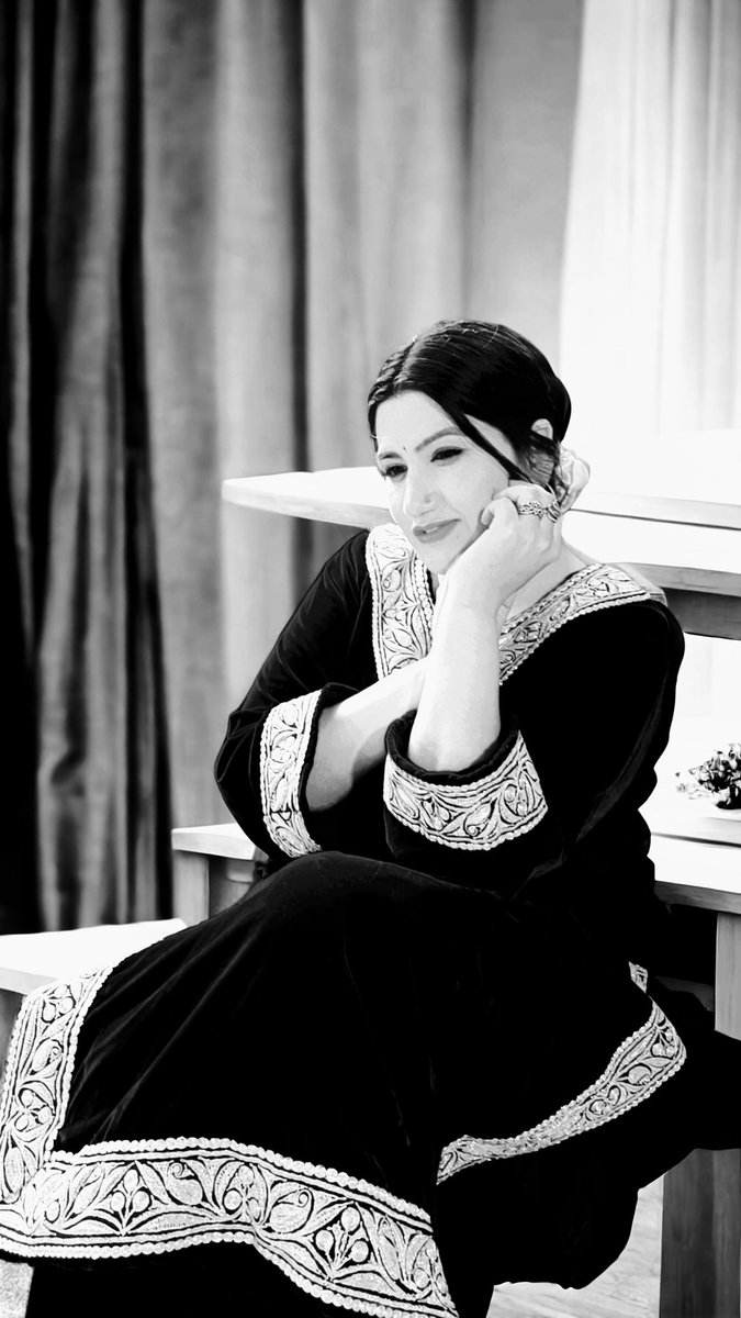 khayaalwrites's tweet photo. #kashmir #pheran #winters https://t.co/ODDDppA1eH
