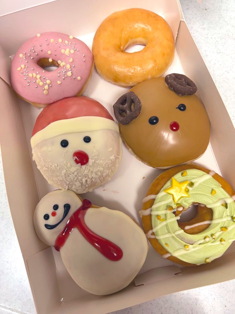 yucachi23's tweet photo. クリスピークリームドーナツ
クリスマスver 可愛い〜🍩🍴

MerryX'mas🎄.* https://t.co/7RiYNu8MPJ