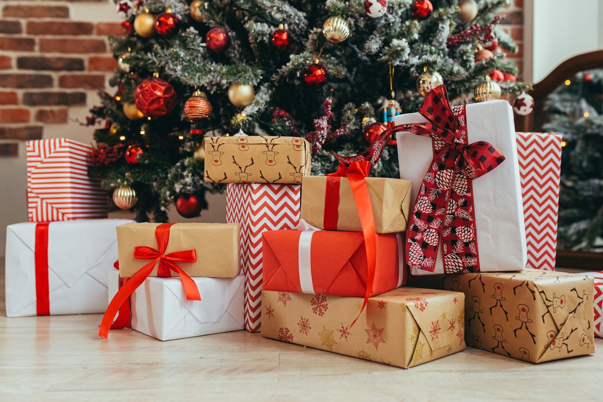 🎁 La Ville de #NoisyLeGrand souhaite à toutes les Noiséennes et à tous les Noiséens un très #JoyeuxNoël en compagnie de vos familles, de vos proches et de tous ceux qui vous sont chers ! 🎄 🎅