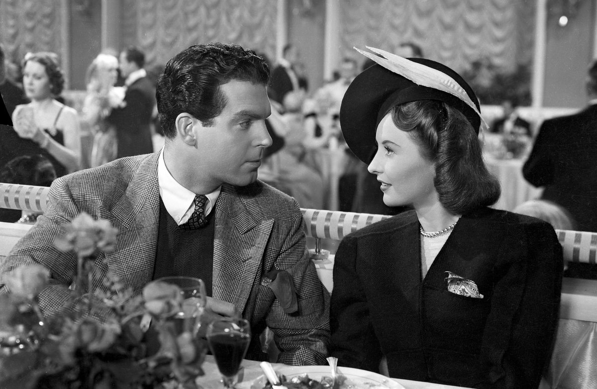#SundayNightClassic
Remember the Night (1939) by #MitchellLeisen
screenplay by #PrestonSturges
w/#BarbaraStanwyck #FredMacMurray

An assistant D.A. takes a shoplifter he’s prosecuting home with him for Christmas.

#Christmas #Xmas #Romance
