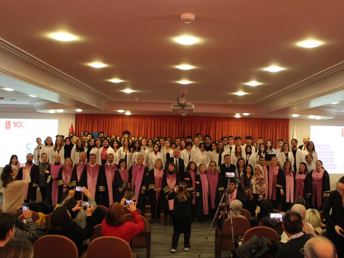 Monolaboratuvar's tweet photo. Bir kimyagerin hayatı boyunca ruhunu taşıyacağı Beyaz Önlük Giydirme Töreninde Hacettepe Üniversitesi ile buluşmaktan büyük mutluluk duyduk. Törene katkıları ve misafirperverlikleri için; Kimyagerler Derneği, Hacettepe Üniversitesi yetkilileri ve Kimya bölümüne teşekkür ederiz. https://t.co/CNx45QckFB