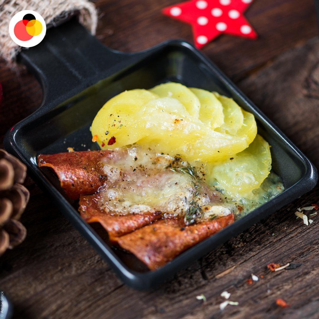 ger_trends's tweet photo. ๐ฉ๐ช Invited to a #ChristmasDinner in #Germany? Then it is highly likely, you will have one of these 6 traditional #ChristmasDishes.
๐ฅ Goose legs and #GermanDumplings, #PotatoSalad, #Fondue or #Raclette - which one of the tasty dishes is your favorite?
#ChristmasInGermany https://t.co/VBBenD5vP8