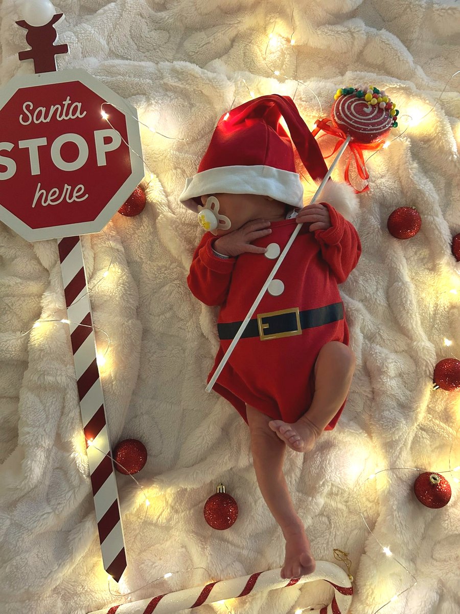 Ehi Babbo Natale! Fermati anche qui 🏨
I piccoli ospiti del Policlinico Duilio Casula sono stati molto bravi  🎁
Buone feste a tutti  #Natale2023 

Foto dell'infermiera della Patologia Neonatale Alessia Corda 
#AouCaSiCuraDiTe#AouCa #labuonasanità #PoliclinicoDuilioCasula
