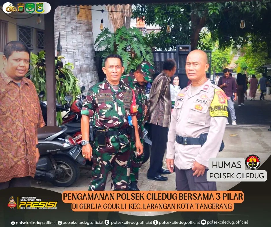 Polsekciledug1's tweet photo. Senin, 25 Desember 2023. Pengamanan Kegiatan Perayaan Natal 2023 di Gereja POUK LI Larangan Indah dari Personil Polsek Ciledug Bhabinkamtibmas Aiptu Ujang F dan Babinsa Serda Andri bersama 3 Pilar yang ada di wilayah 
Kel. Larangan Indah Kec. Larangan Kota Tangerang. https://t.co/idRHoDSnV8