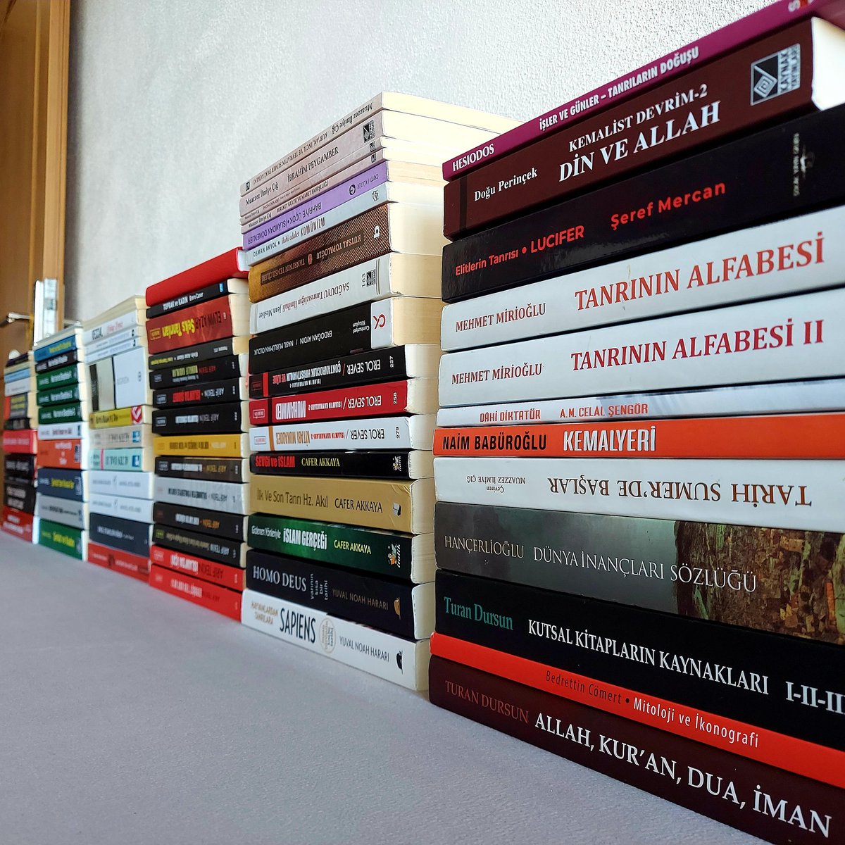 En baba isimlerle gelin televizyona çıkalım dedikten sonra bu kendini gizleyen troller iyice şaşırdı.
Kalkmışlar bana "kitap oku" diyorlar.
Düşünün arkadaşlar bana diyorlar bunu.
Bana...