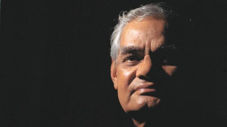 भारत रत्न श्री अटल बिहारी वाजपेयी जी की जयंती पर मेरी भावपूर्ण श्रद्धांजलि। 

उनके दृढ़ संकल्प और अटूट विश्वास ने भारत को नई दिशा प्रदान की, उनका जीवन और उनके द्वारा दिया गया मार्गदर्शन हमेशा हमें राष्ट्रनिर्माण की राह पर अग्रसर करेगा।