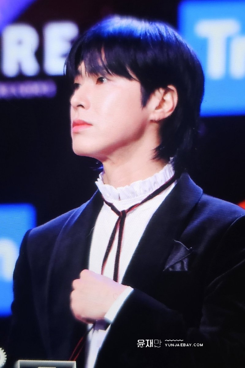 yunjaebay's tweet photo. 231225 가요대전 레드카펫

오늘 넘넘 잘생겼다❤️

#정윤호 #JungYunho #郑允浩 #ユンホ #U_KNOW #YUNHO #유노윤호 https://t.co/SL6eJ6f4uM
