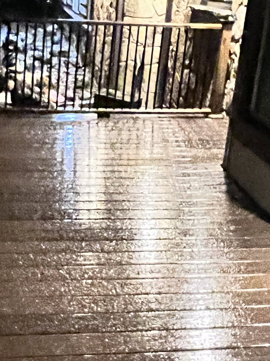 kswxwatcher's tweet photo. Rain mixed with sleet - 1 mi N Benton KS 1:00am on 12/25 #kswx @NWSWichita https://t.co/ksOOS4ZSdM