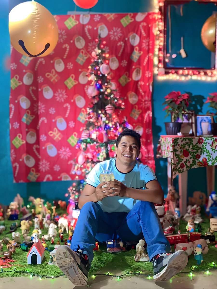 lester_oficial's tweet photo. ¡Feliz navidad gente! https://t.co/VbjDOstPRC