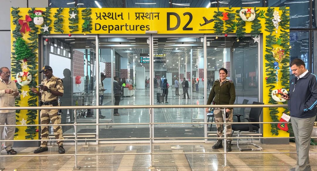 aaistvairport's tweet image. An illuminated ceremony marked the operationalization of the New Integrated Terminal Building at Surat Airport. A beacon of progress shining brightly in the skies of Surat!  #SuratAirport #NewTerminal #AviationMilestone
@AAI_Official @aairedwr