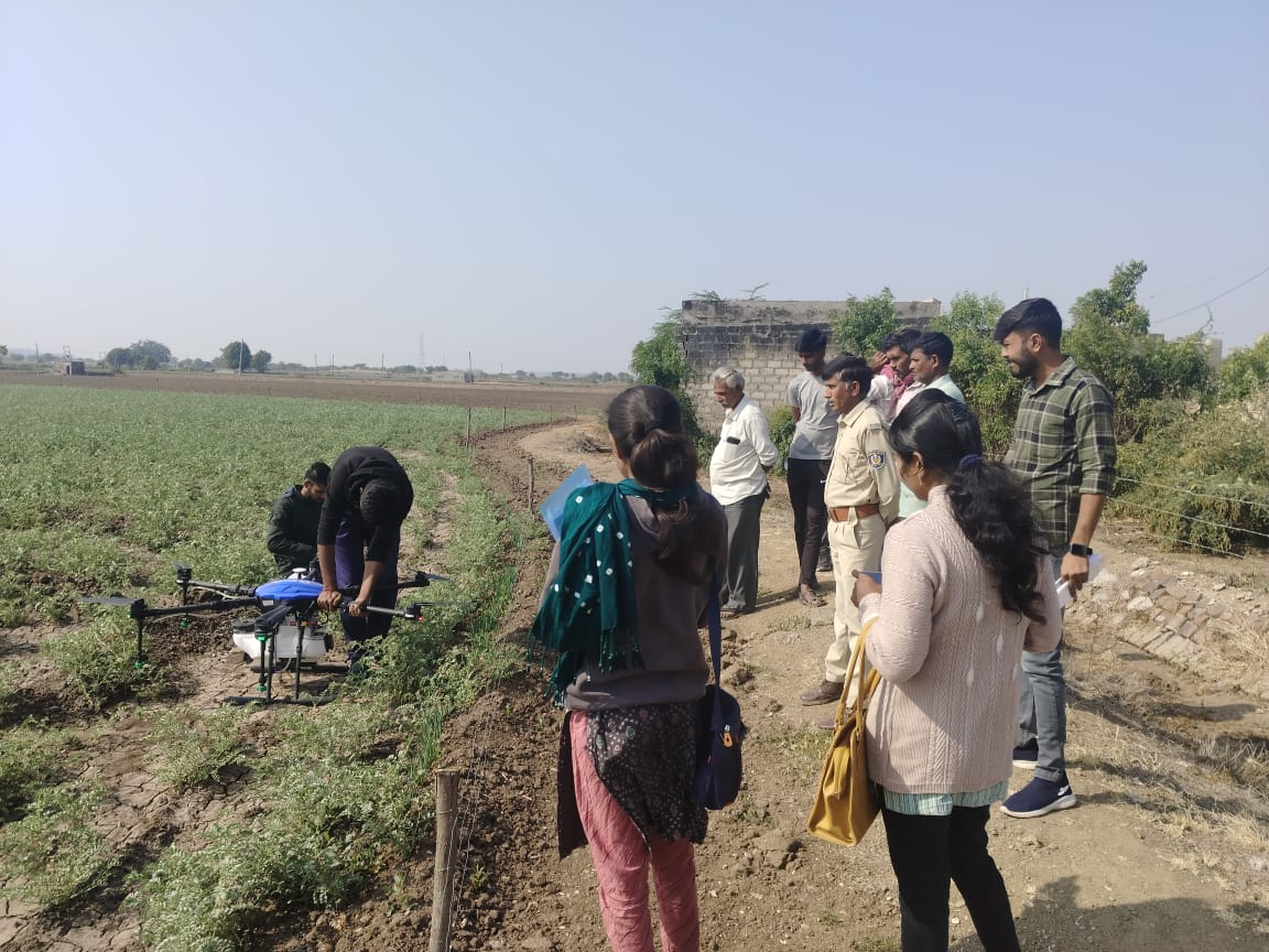 તા ૨૪-૧૨-૨૦૨૩ ના રોજ કાલાવાડ તાલુકા ના મછલીવડ ગામે વિકસિત ભારત સંકલ્પ યાત્રાનું આયોજન કરવામાં આવ્યું. જેમાં સ્થાનિક જનપ્રતિનિધિઓ બહોળી સંખ્યામાં ઉપસ્થિત રહેલ અને યોજનાની જાણકારી તથાં ખેતીવાડી દ્વારા ડ્રોન નિદર્શન કરવામાં આવ્યું #HamaraSankalpViksitBharat #ViksitBharatSankalpYatra