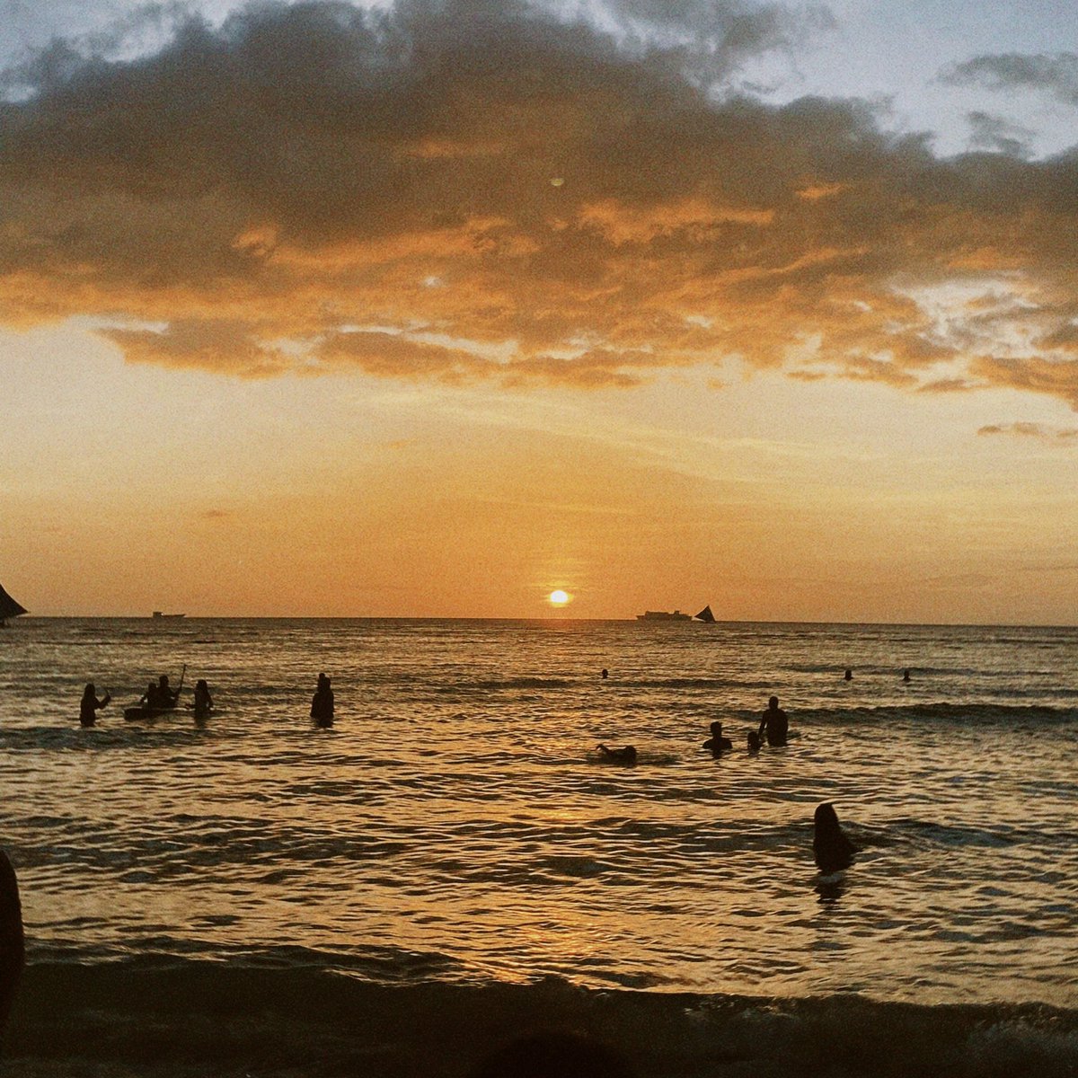maricrisism's tweet photo. Long time no sea! 🏝️🌊 https://t.co/lw2zBY4VZK