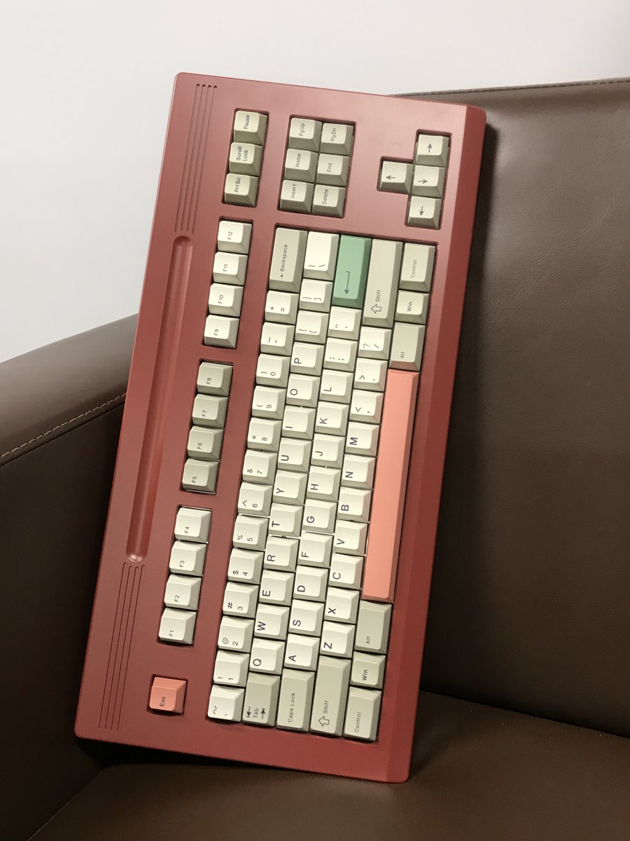 MMkeyboards's tweet photo. 🎉🎉🎄🎄Merry Christmas and Happy New Year to all. Hope you have a wonderful holiday with your loved one.

Now EC kit is available in class 80R2 keyboard kit.🥰🥰

#mmkeyboard #merrychristmas #christmas #happynewyear #customkeyboar  #mechkeys #clacky #soundtest #typing #gaming https://t.co/PtOn9TFi0x